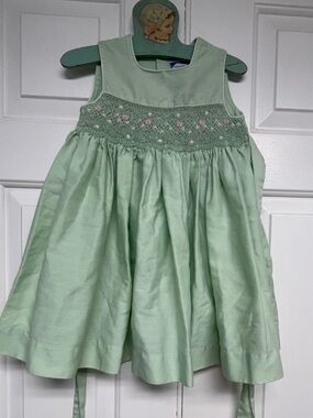 Carriage Boutiques Vintage Smocked Dress Mint Green Floral 2T. EUC